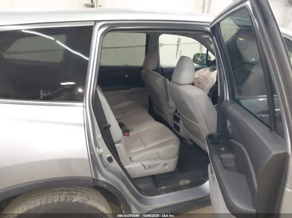 5FNYF6H59JB070264 2018 HONDA PILOT - Image 8