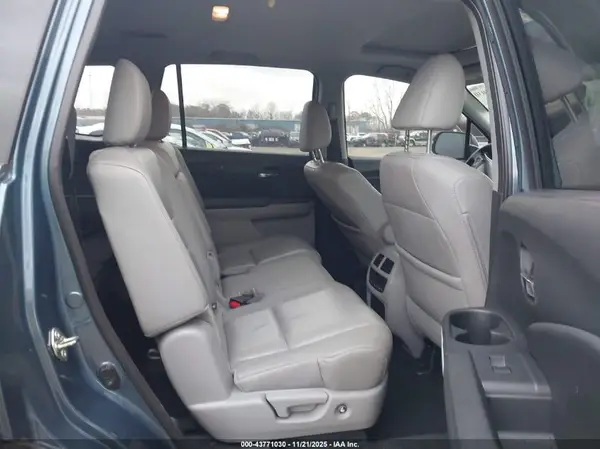 5FNYF6H5XHB001772 2017 HONDA PILOT - Image 8