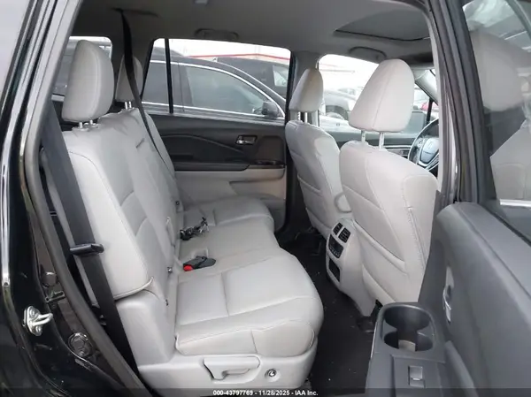 5FNYF6H5XHB025361 2017 HONDA PILOT - Image 8