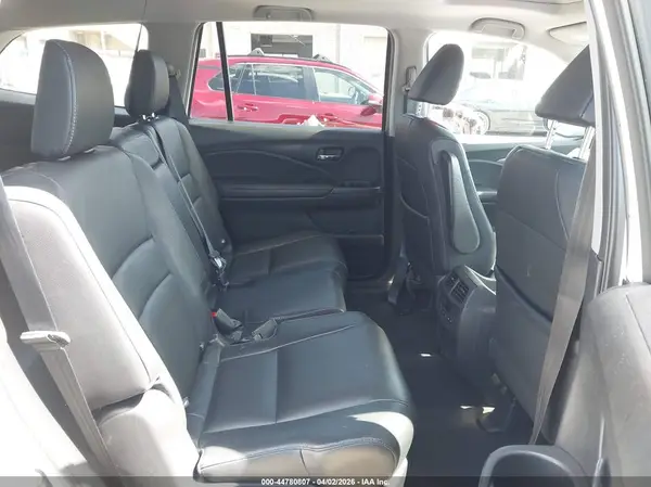5FNYF6H5XHB044749 2017 HONDA PILOT - Image 8