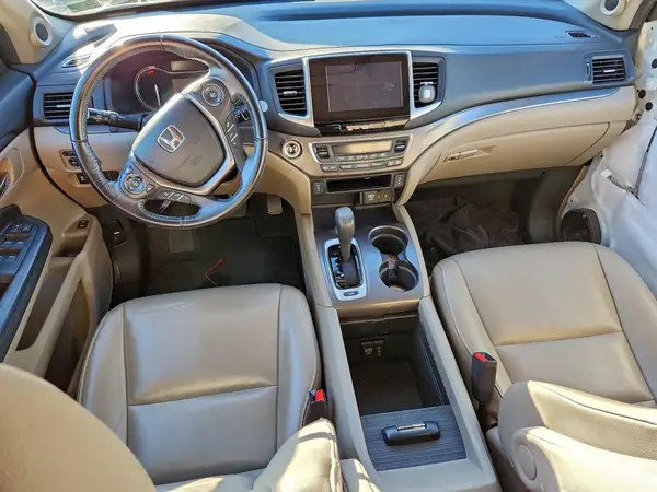5FNYF6H5XHB044976 2017 HONDA PILOT - Image 8