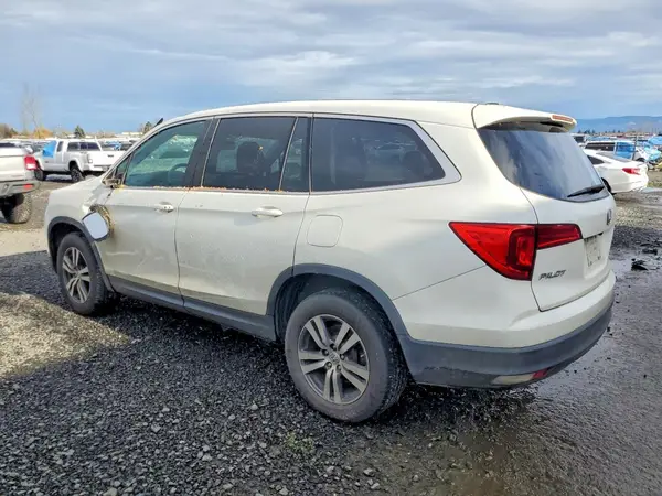 5FNYF6H5XHB046047 2017 HONDA PILOT - Image 2