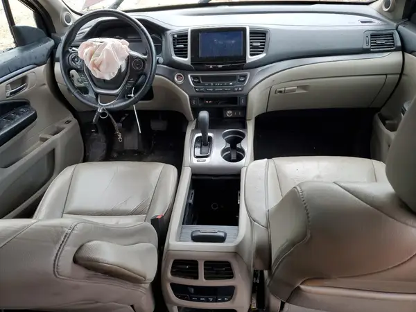 5FNYF6H5XHB079081 2017 HONDA PILOT - Image 8