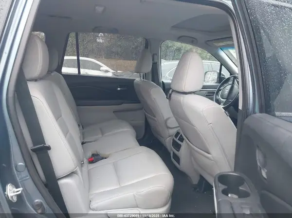 5FNYF6H5XHB086709 2017 HONDA PILOT - Image 8