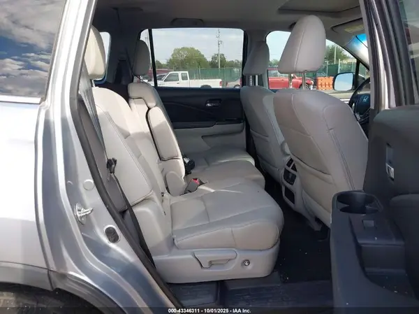 5FNYF6H5XHB087178 2017 HONDA PILOT - Image 8