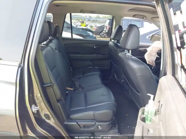 5FNYF6H5XHB093028 2017 HONDA PILOT - Image 8