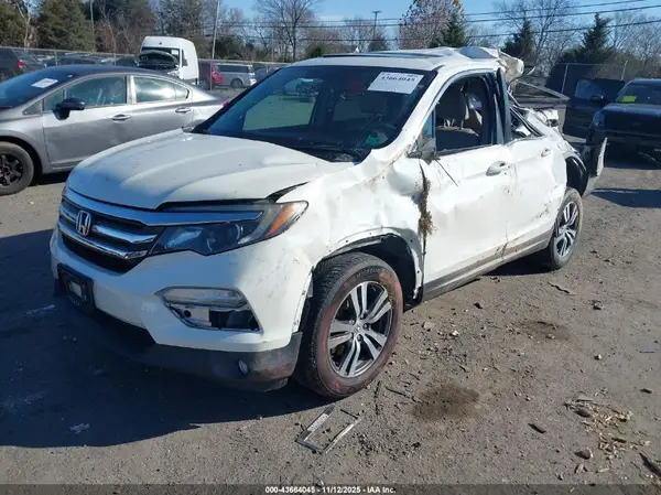 5FNYF6H5XHB098584 2017 HONDA PILOT - Image 2