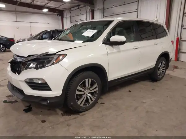 5FNYF6H5XJB000904 2018 HONDA PILOT - Image 2