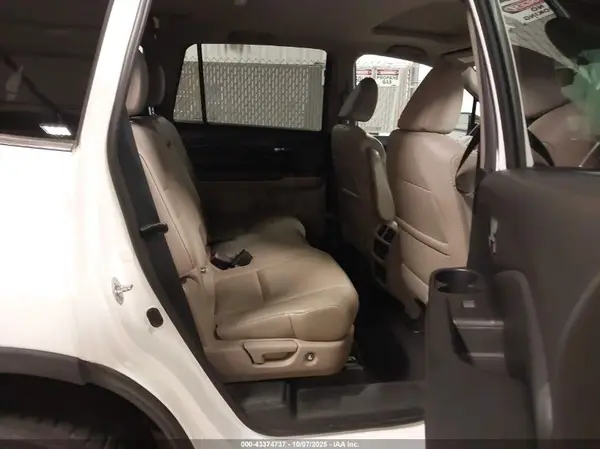 5FNYF6H5XJB000904 2018 HONDA PILOT - Image 8