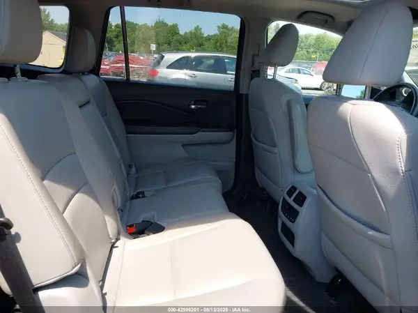 5FNYF6H5XJB013698 2018 HONDA PILOT - Image 8