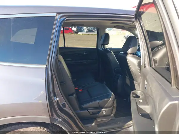 5FNYF6H5XJB028332 2018 HONDA PILOT - Image 8