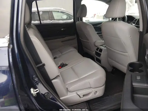 5FNYF6H5XJBO13698 2018 HONDA PILOT - Image 8