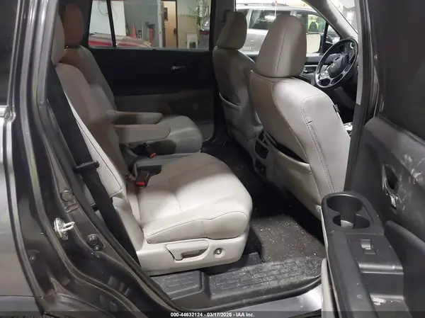 5FNYF6H60KB076108 2019 HONDA PILOT - Image 8
