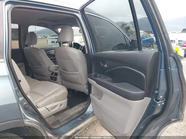 5FNYF6H63JB000445 2018 HONDA PILOT - Image 8