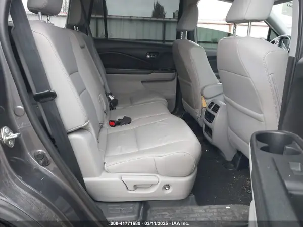 5FNYF6H63JB037656 2018 HONDA PILOT - Image 8
