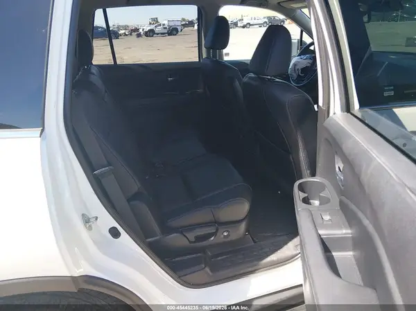 5FNYF6H63JB061407 2018 HONDA PILOT - Image 8