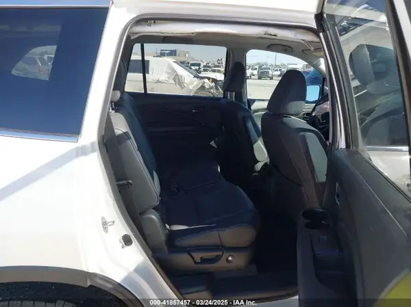 5FNYF6H64HB084575 2017 HONDA PILOT - Image 8