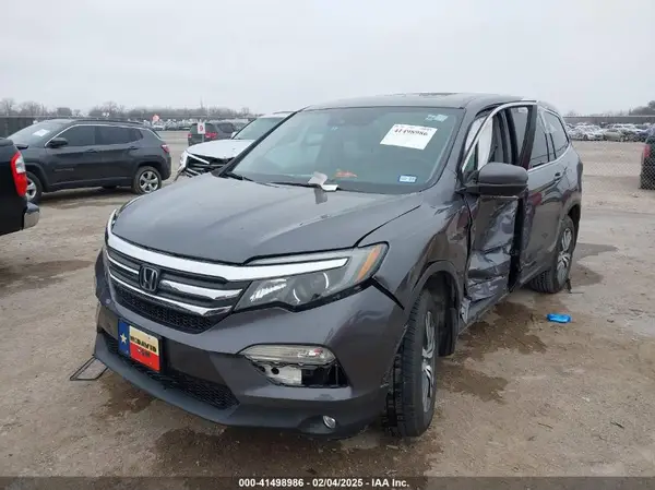 5FNYF6H65HB100427 2017 HONDA PILOT - Image 2