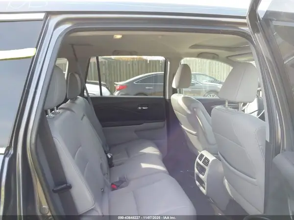 5FNYF6H67HB014164 2017 HONDA PILOT - Image 8