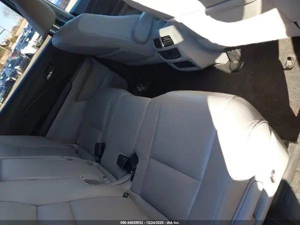 5FNYF6H68HB025996 2017 HONDA PILOT - Image 8