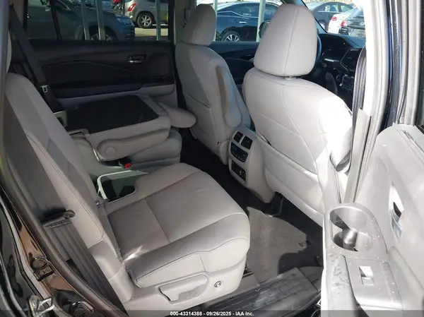 5FNYF6H68KB036990 2019 HONDA PILOT - Image 8