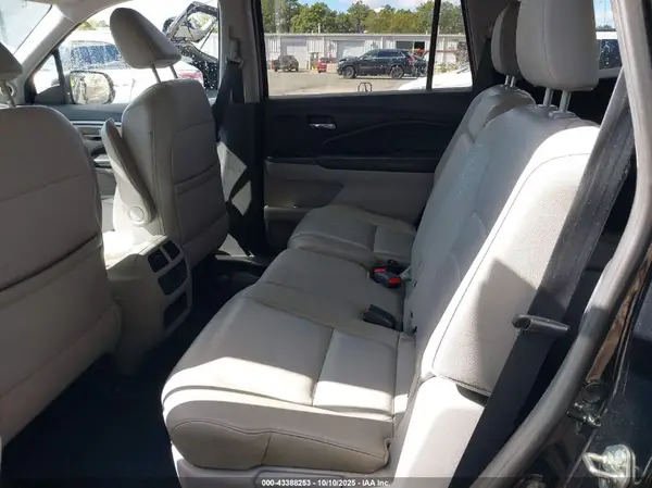 5FNYF6H70HB006075 2017 HONDA PILOT - Image 8