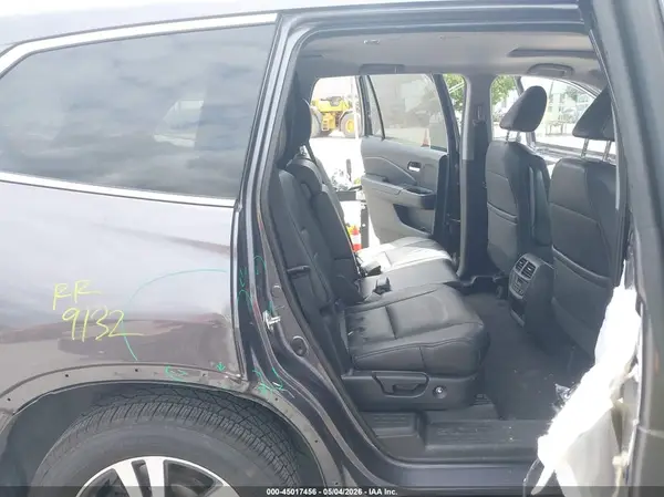 5FNYF6H71HB070187 2017 HONDA PILOT - Image 8