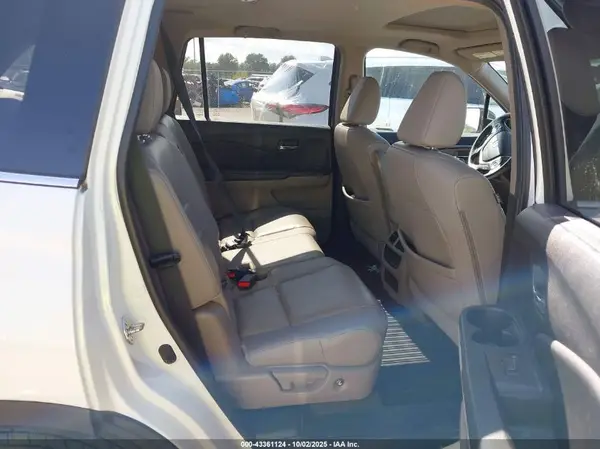 5FNYF6H71JB031282 2018 HONDA PILOT - Image 8