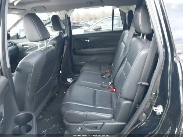 5FNYF6H73HB002974 2017 HONDA PILOT - Image 8