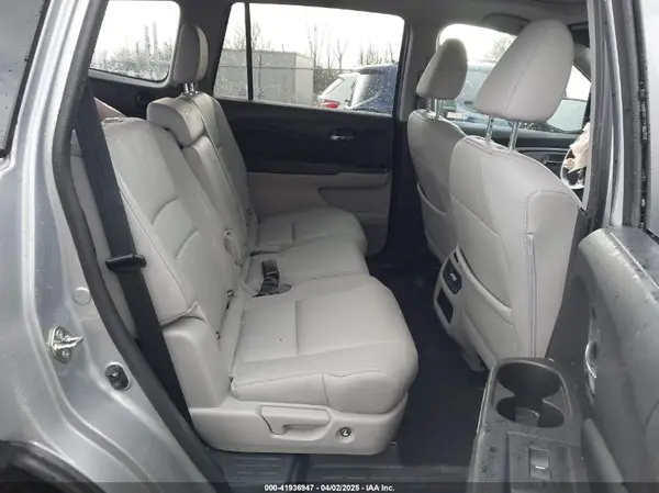 5FNYF6H73JB044289 2018 HONDA PILOT - Image 8