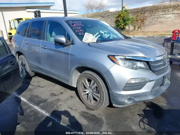 5FNYF6H77HB075586 2017 HONDA PILOT - Image 1