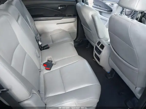 5FNYF6H79HB027877 2017 HONDA PILOT - Image 8