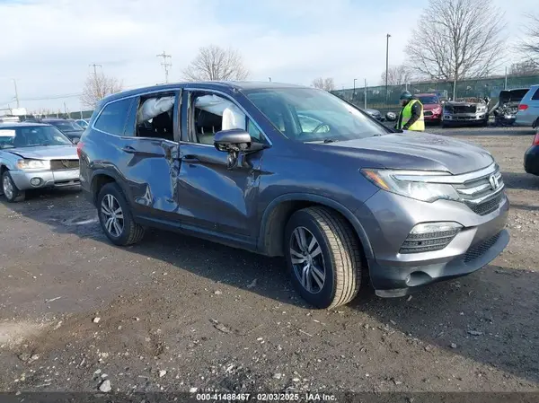 5FNYF6H7XHB048267 2017 HONDA PILOT - Image 1