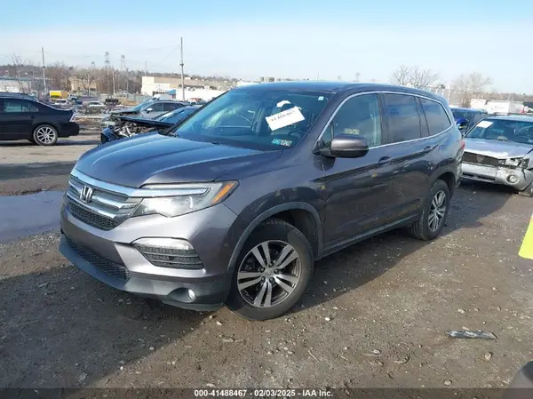 5FNYF6H7XHB048267 2017 HONDA PILOT - Image 2