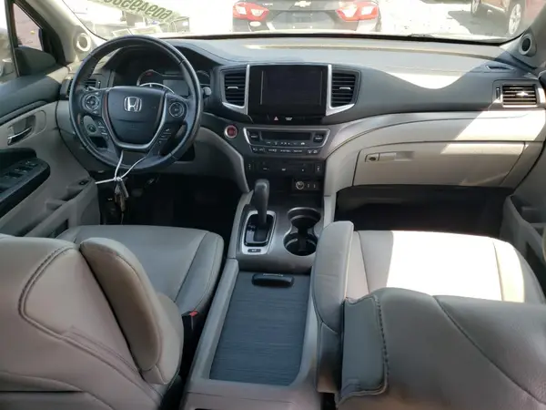 5FNYF6H84HB104180 2017 HONDA PILOT - Image 8