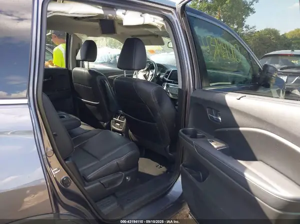 5FNYF6H85JB024991 2018 HONDA PILOT - Image 8