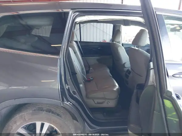 5FNYF6H86HB053345 2017 HONDA PILOT - Image 8