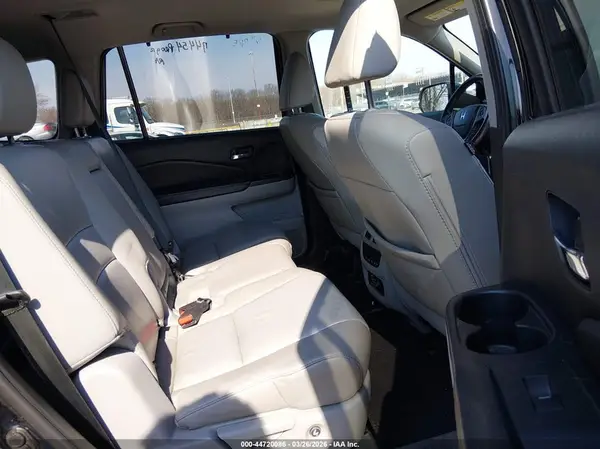 5FNYF6H86HB096275 2017 HONDA PILOT - Image 8