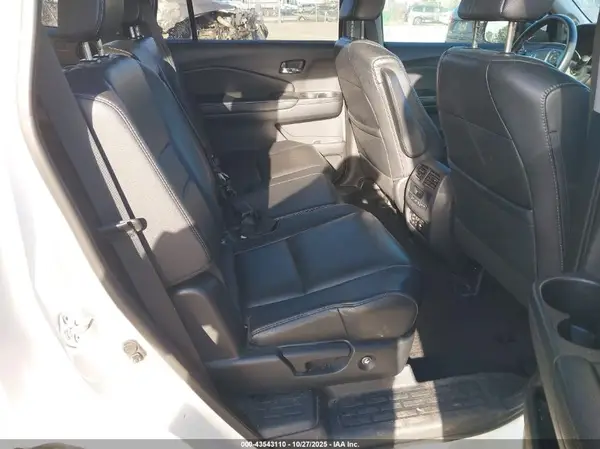 5FNYF6H87JB010610 2018 HONDA PILOT - Image 8