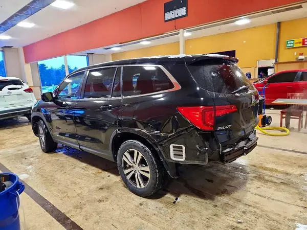 5FNYF6H88HB004258 2017 HONDA PILOT - Image 2