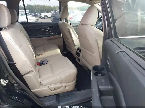 5FNYF6H88HB013980 2017 HONDA PILOT - Image 8