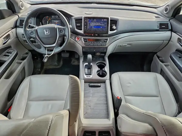 5FNYF6H88HB076111 2017 HONDA PILOT - Image 8