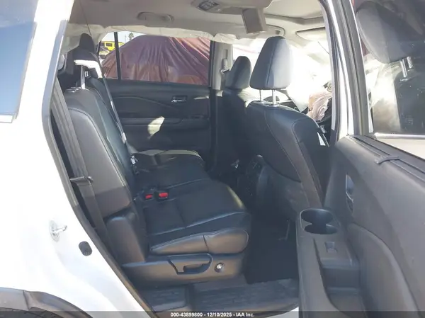 5FNYF6H88JB063168 2018 HONDA PILOT - Image 8