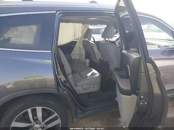 5FNYF6H90HB001721 2017 HONDA PILOT - Image 8