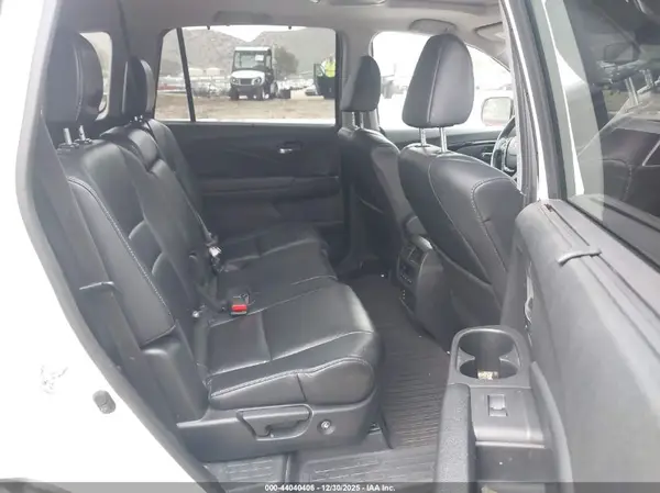 5FNYF6H90HB095812 2017 HONDA PILOT - Image 8