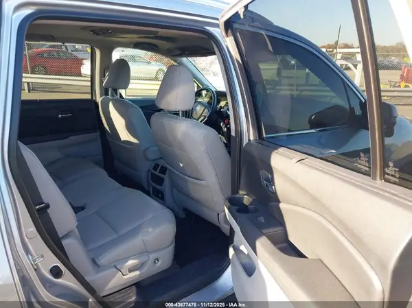 5FNYF6H90JB061259 2018 HONDA PILOT - Image 8
