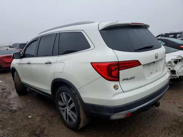 5FNYF6H91HB021623 2017 HONDA PILOT - Image 2