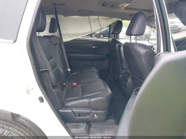 5FNYF6H91HB023453 2017 HONDA PILOT - Image 8