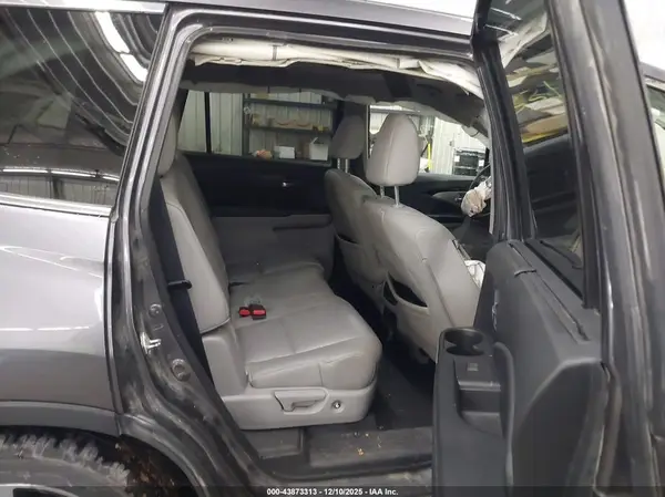 5FNYF6H91HB065749 2017 HONDA PILOT - Image 8