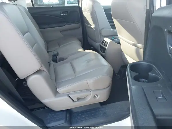 5FNYF6H91JB008621 2018 HONDA PILOT - Image 8